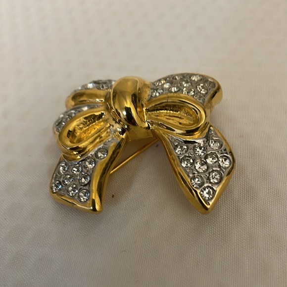Vintage Gold Tone  Rhinestone Bow Brooch - Picture 6 of 6